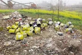 廢機(jī)油屬于危險(xiǎn)廢物!一汽車公司交給無證經(jīng)營(yíng)者處置最少罰60萬元!新固廢法時(shí)代危廢倉庫建設(shè)參考標(biāo)準(zhǔn)!不想被罰趕緊看!